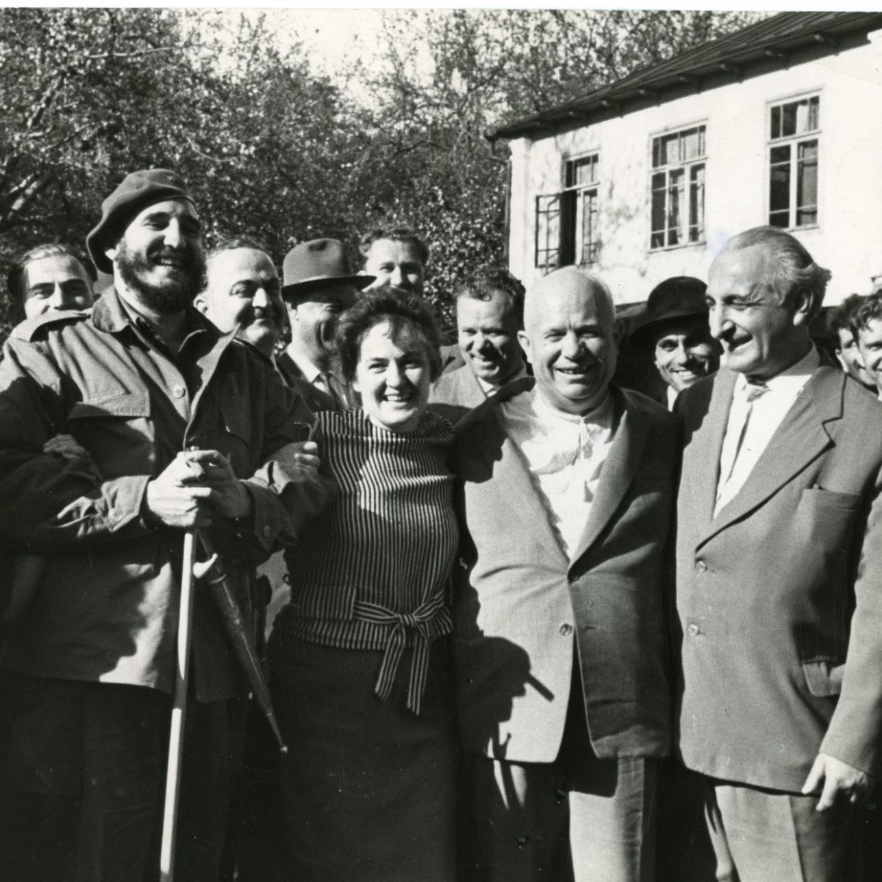 Амемориалтә стенд